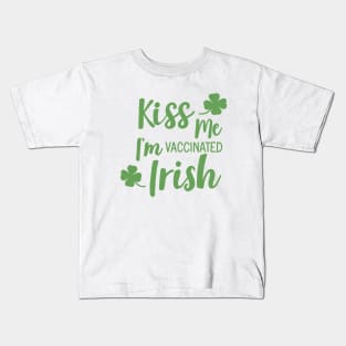 Kiss me i am vaccinated irish Kids T-Shirt